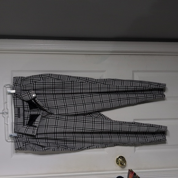 Abercrombie & Fitch Pants - Abercrombie & Fitch Women's Plaid Pants in Black and White